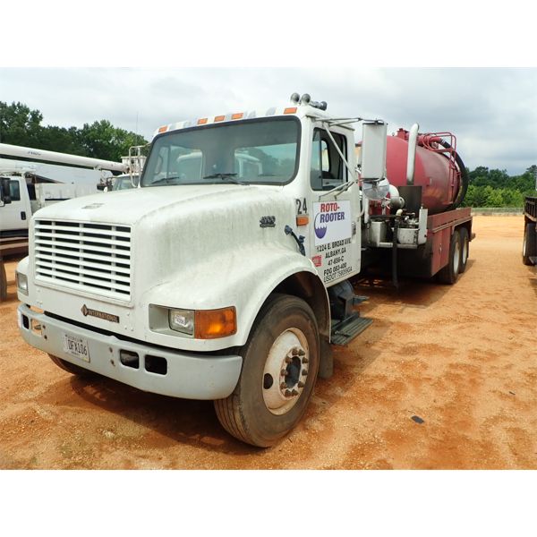 2002 INTERNATIONAL 4900 Sewer Rodder Truck