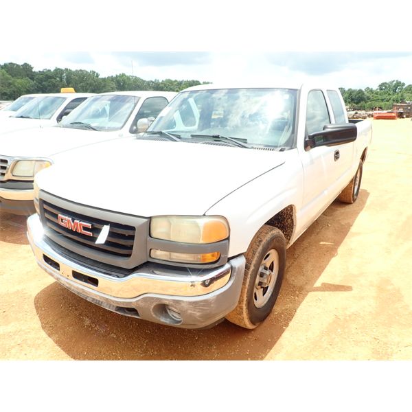 2004 GMC SIERRA Pickup Truck