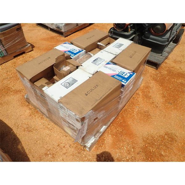 (1) PALLET LIGHT FIXTURE (B-9)
