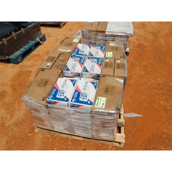 (1) PALLET LIGHT FIXTURE (B-9)