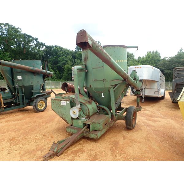 JOHN DEERE FEEDMILL, PTO, TOWABLE