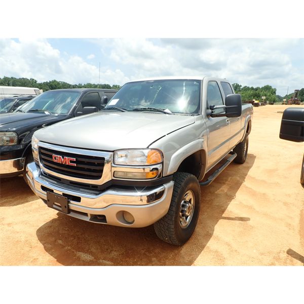 2004 CHEVROLET 2500 SLE Pickup Truck