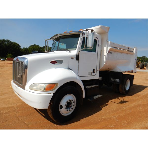 2005 PETERBILT 334 Dump Truck
