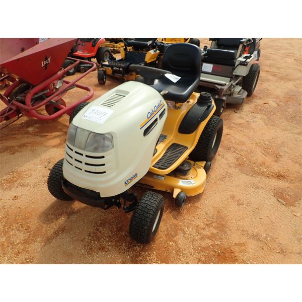 CUB CADET LT1046 Lawn Mower