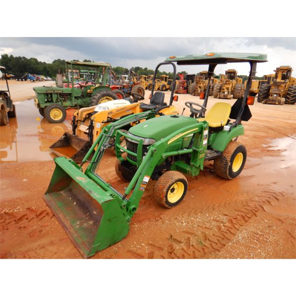 JOHN DEERE 2305 Farm Tractor