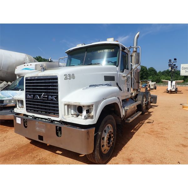2005 MACK CHN613 Day Cab Truck