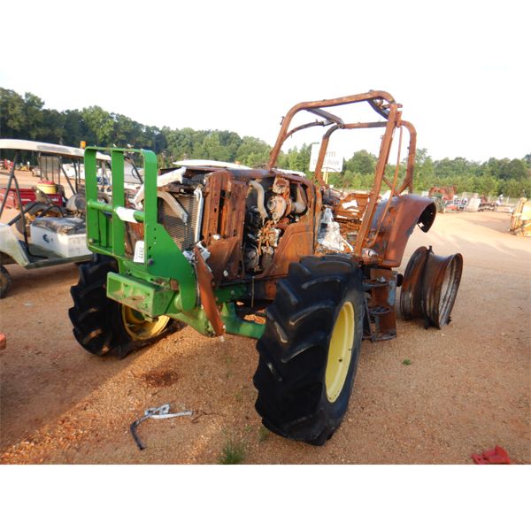 2014 JOHN DEERE 6105M Farm Tractor