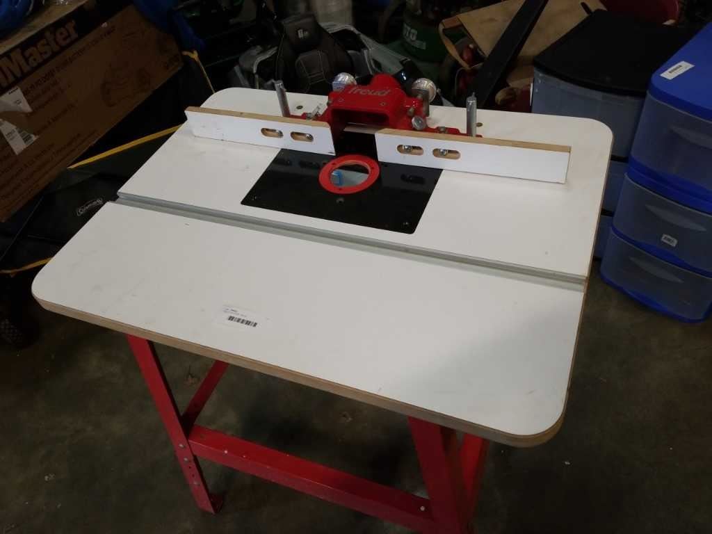 FREUD ROUTER TABLE