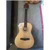 Image 1 : FIRST ACT ACOUSTIC GUITAR