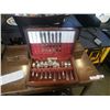 Image 1 : Community cutlery chest with 6 place setting silver plate cutlery