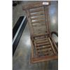 Image 4 : 2 WOOD FOLDING DECK CHAIRS