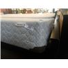 Image 4 : QUEEN SIZE SPLIT BOX SPRING