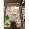 Image 3 : 2 TRAYS OF JEWELRY AND CHANDELIER PENDENTS