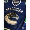 Image 2 : 2010 VANCOUVER CANUCKS AUTOGRAPHED HOCKEY JERSEY