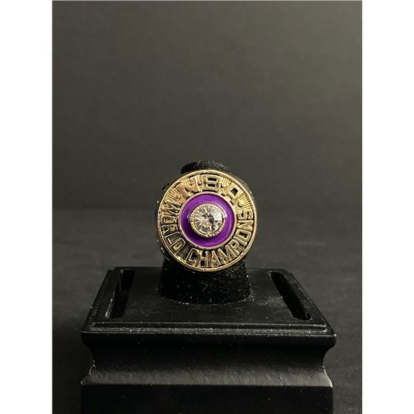 LOS ANGELES LAKERS 1982 "JOHNSON" CHAMPIONSHIP REPLICA RING