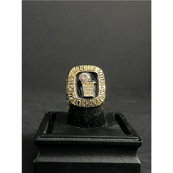 LOS ANGELES LAKERS 1985 "PURPLE REIGN" CHAMPIONSHIP REPLICA RING