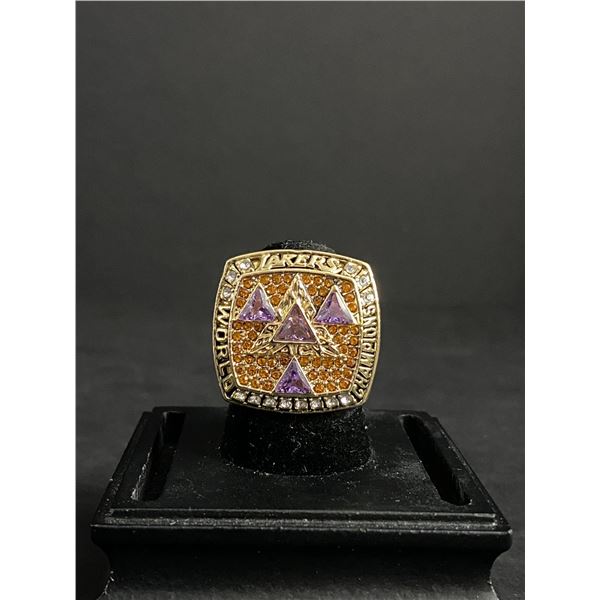 LOS ANGELES LAKERS 2002 "BRYANT" CHAMPIONSHIP REPLICA RING