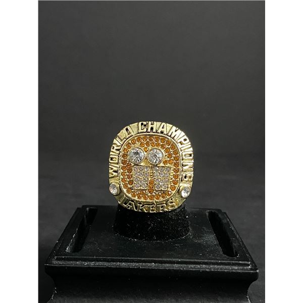 LOS ANGELES LAKERS 2001 "BRYANT" CHAMPIONSHIP REPLICA RING