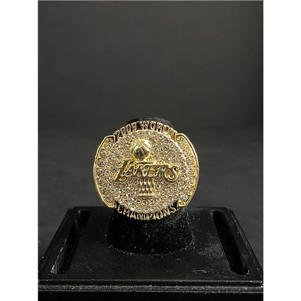 LOS ANGELES LAKERS 2009 "BRYANT" CHAMPIONSHIP REPLICA RING