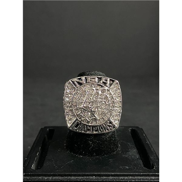 SAN ANTONIO SPURS N.B.A 2007 "DUNCAN" CHAMPIONSHIP REPLICA RING