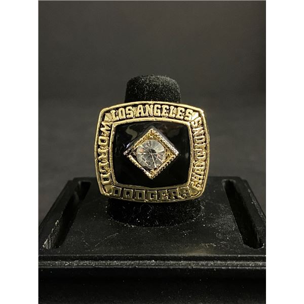 LOS ANGELES DODGERS M.L.B 1981 "GARVEY" CHAMPIONSHIP REPLICA RING