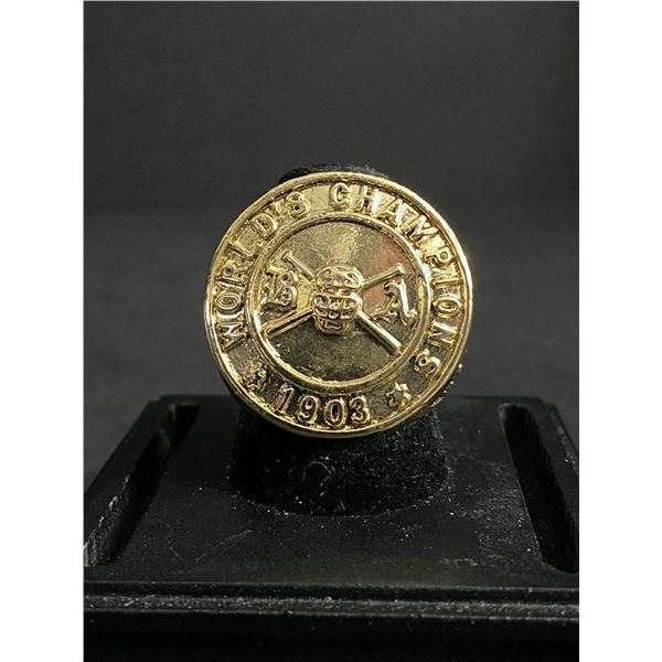 BOSTON RED SOX M.L.B 1903 "HUNTINGTON AVENUE" CHAMPIONSHIP REPLICA RING