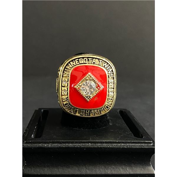 MINNESOTA TWINS M.L.B 1991 "PUCKETT" CHAMPIONSHIP REPLICA RING