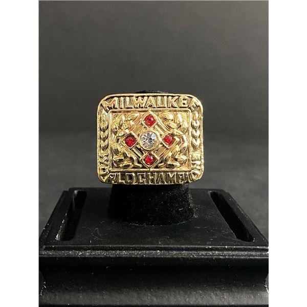 MILWAUKEE BREWERS M.L.B 1957 "HANK AARON" CHAMPIONSHIP REPLICA RING