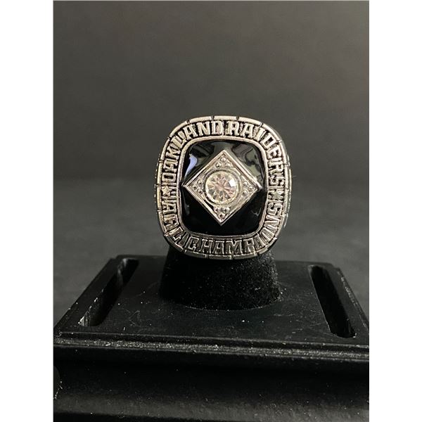 OAKLAND RAIDERS N.F.L 1967 "CAMONICA" CHAMPIONSHIP REPLICA RING