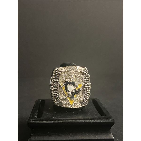 PITTSBURGH PENGUINS N.H.L 2009 "CROSBY" CHAMPIONSHIP REPLICA RING