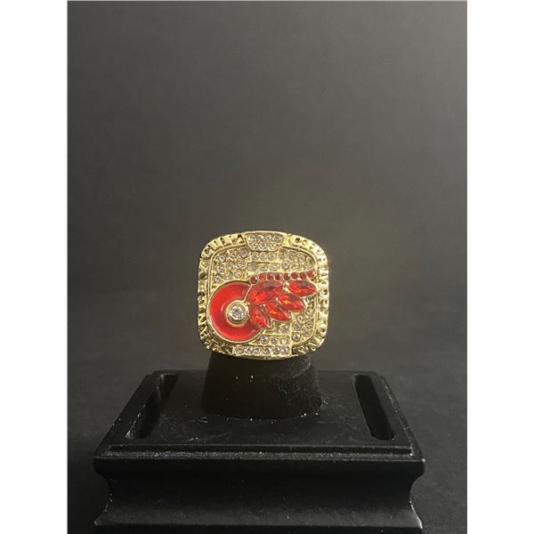DETROIT RED WINGS N.H.L 2002 "YZERMAN" CHAMPIONSHIP REPLICA RING