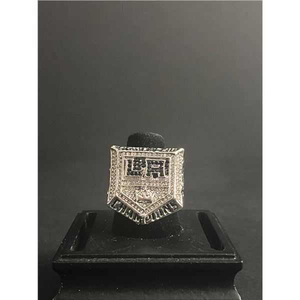 LOS ANGELES KINGS N.H.L 2014 "WILLIAMS" CHAMPIONSHIP REPLICA RING
