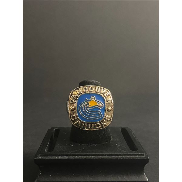 VANCOUVER CANUCKS N.H.L REPLICA RING