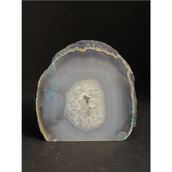 AGATE POLISHED ONE SIDE CRYSTAL ROCK