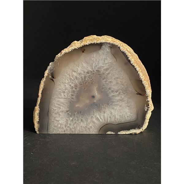 AGATE POLISHED ONE SIDE CRYSTAL ROCK