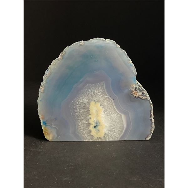 AGATE POLISHED ONE SIDE CRYSTAL ROCK