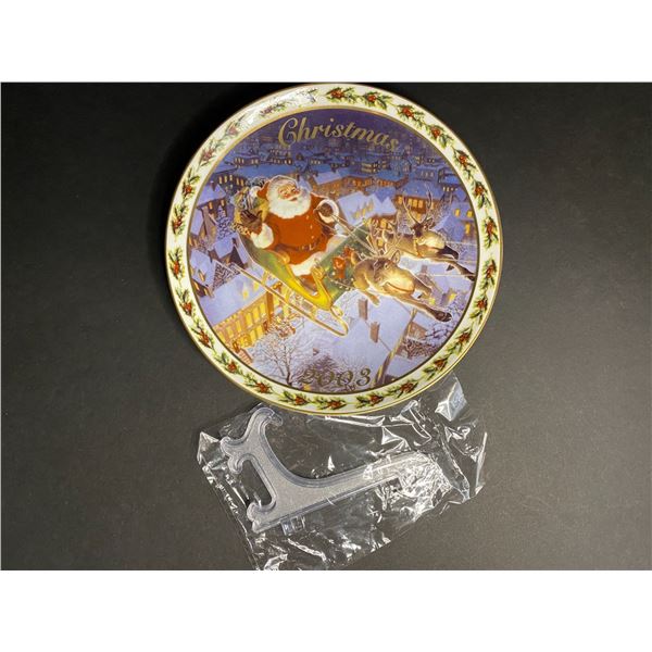 COLLECTORS PLATE 2003 ANNUAL "COMING TO TOWN"