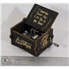 Image 1 : HARRY POTTER ENGRAVED HAND CRANK MUSIC BOX