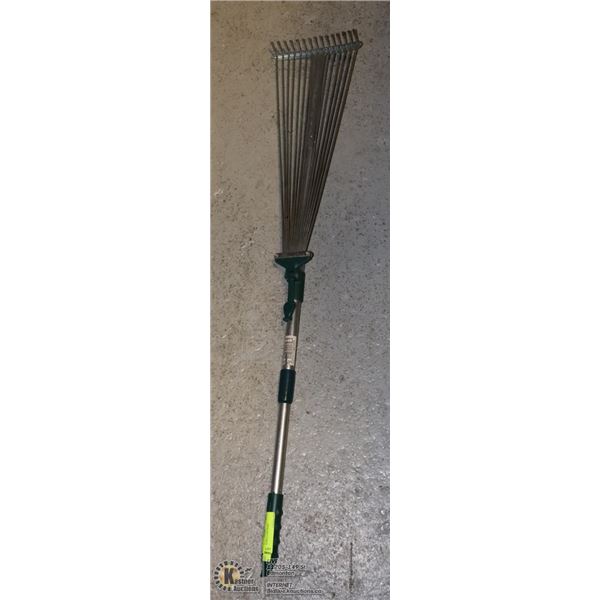 EXPANDABLE LAWN RAKE
