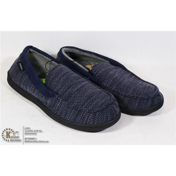 US SIZE 11 SLIPPERS