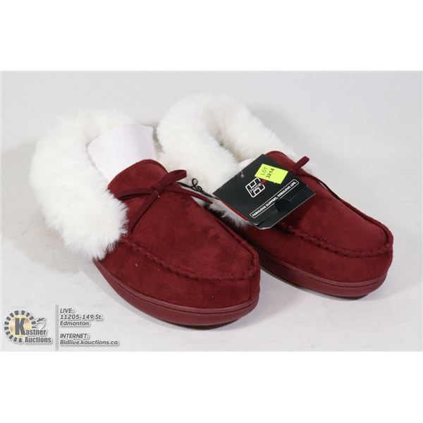 SIZE US 9 SLIPPERS