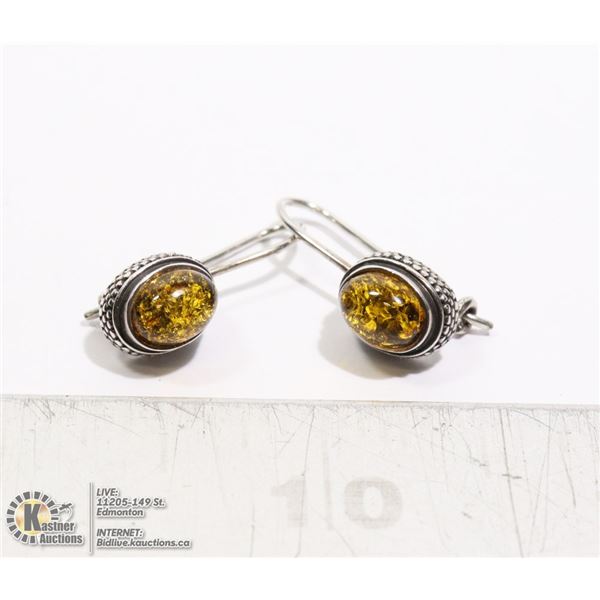 SILVER EARRINGS WITH QUARTZ STONE