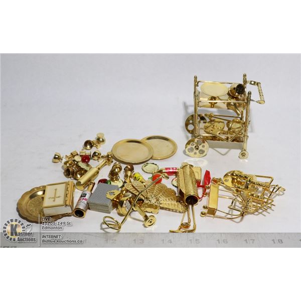 LARGE COLLECTION OF GOLDEEN MINIATURES