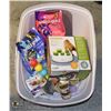 Image 1 : NEW CAT LITTER BOX WITH FOOD AND ACCESSORIES