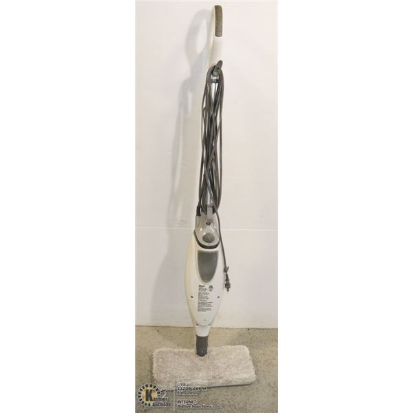 PROFESSIONAL SHARK FLOOR STEAMER