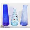 Image 1 : 3 BLUE VASES