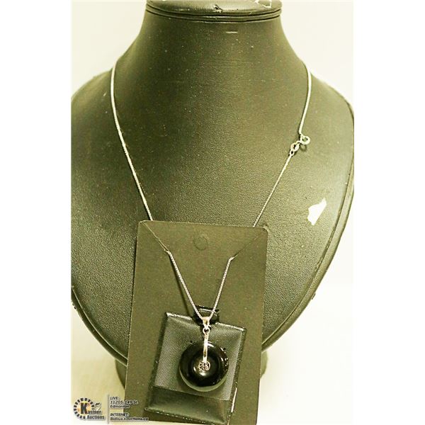 NEW. PENDANT. ROUND BLACK ONYX AND SILVER. 33X21MM