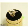 Image 1 : NEW STAINLESS STEEL RING, SIZE 10 IN GOLD TONE