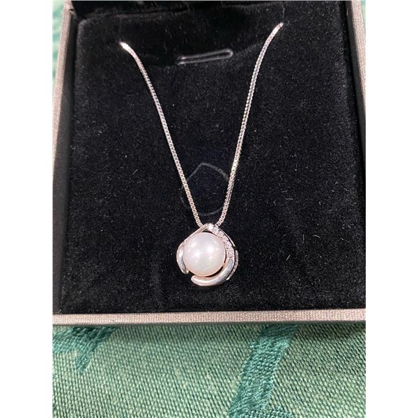 .925 SILVER CHAIN  AND FRESH WATER PEARL PENDANT