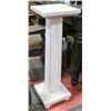 Image 1 : WHITE WOOD VINTAGE PEDESTAL STAND